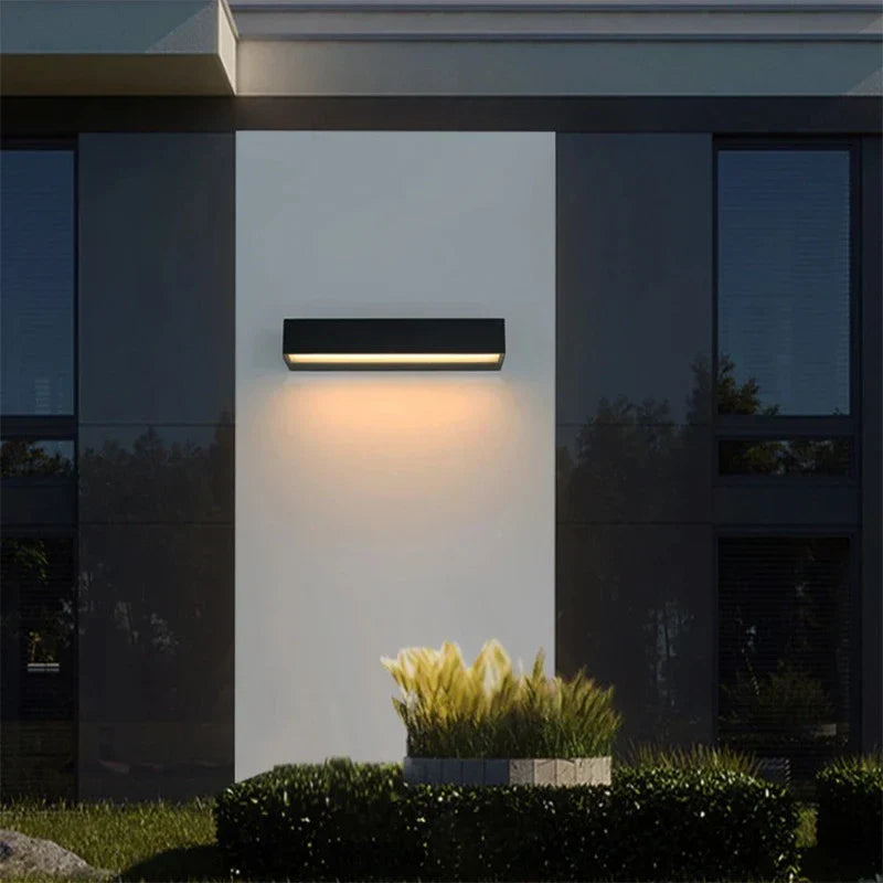 Moderne LED-vegglampe for utendørs bruk - værbestandig, energibesparende, ideell for hage og terrasse | Skanto