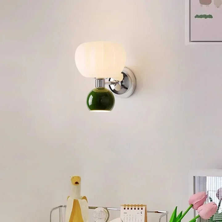 Moderne vegglampe med glasslampeskjerm – Elegante LED vegglampe for soverom og stue | Skanto