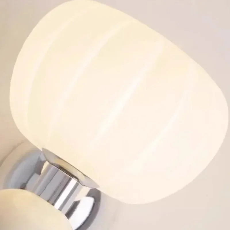 Moderne vegglampe med glasslampeskjerm – Elegante LED vegglampe for soverom og stue | Skanto