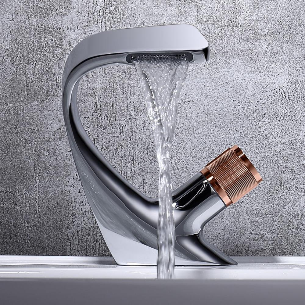 Skanto | AQUACASCADE Servantkran – Moderne Waterfall Badmiks i Solid Messing