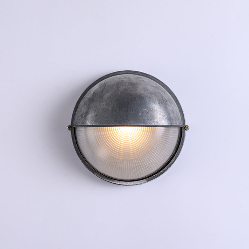Elegant vanntett utendørs vegglampe | Skanto