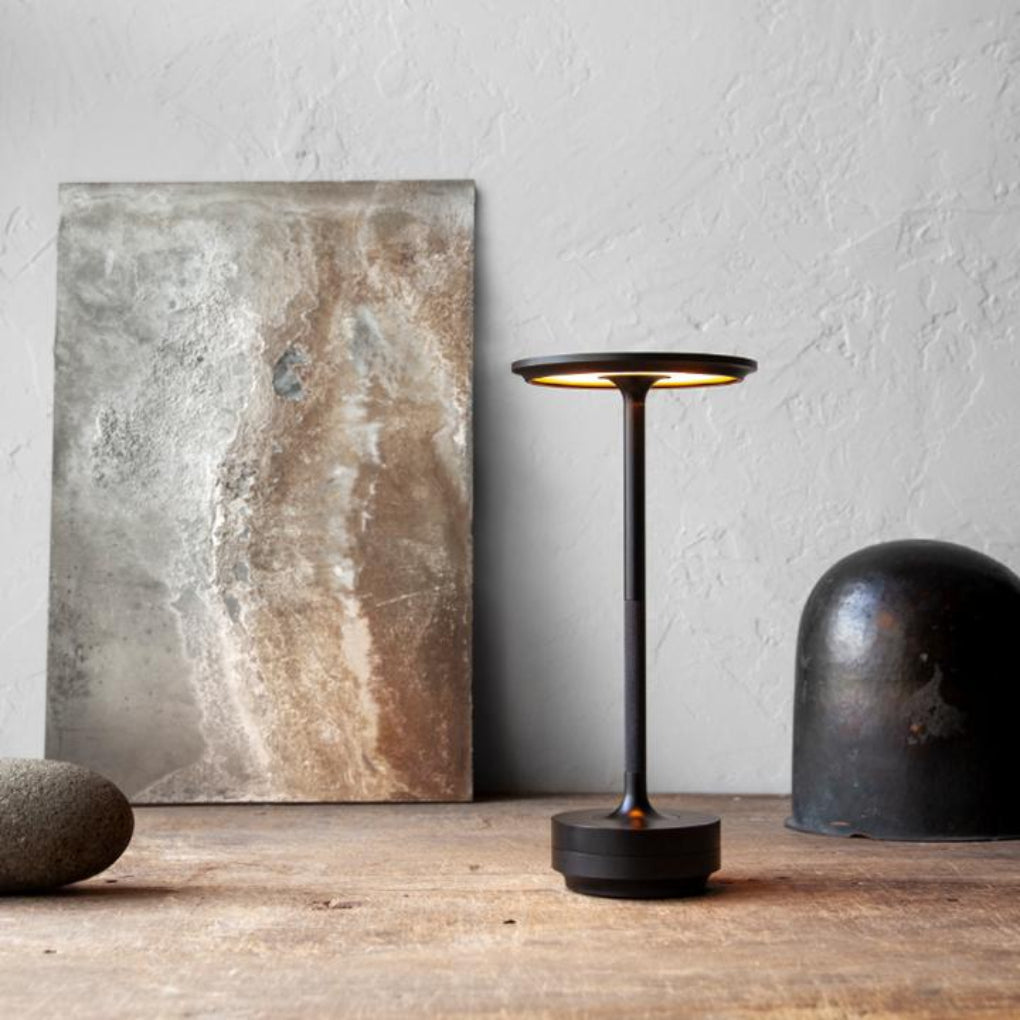 Skanto | Bærbar trådløs bordlampe | Dimbar, oppladbar og ideell for innendørs og utendørs bruk