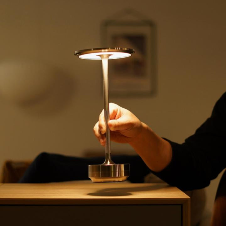 Skanto | Bærbar trådløs bordlampe | Dimbar, oppladbar og ideell for innendørs og utendørs bruk