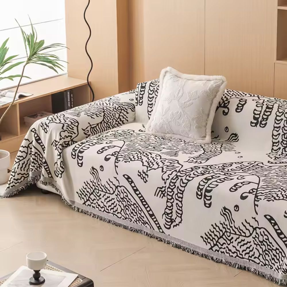 Skanto | Nature Sketch Pattern Sofa Cover