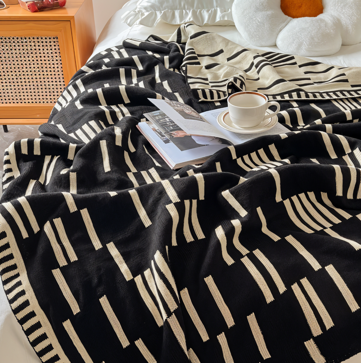 Skanto | CalmoWeave Teppe | Strikket Teppet Svart-Beige | Myk & Varmende | For Alle Årstider
