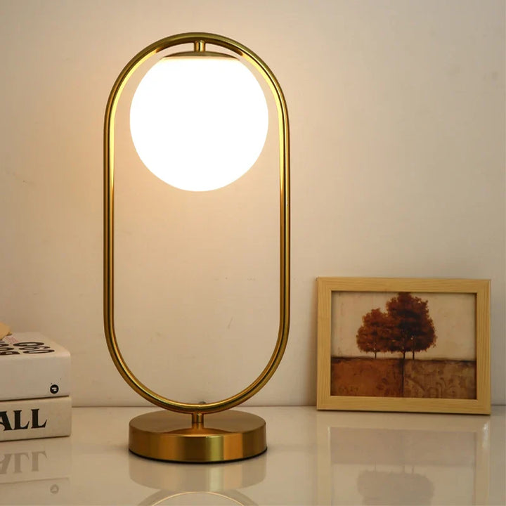 Nordic LED bordlampe med glasskule – Minimalistisk design for stue og soverom | Skanto