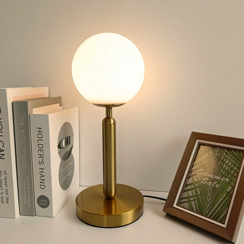 Nordic LED bordlampe med glasskule – Minimalistisk design for stue og soverom | Skanto