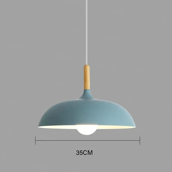 NordicOak – Taklampe layt av nordisk eik