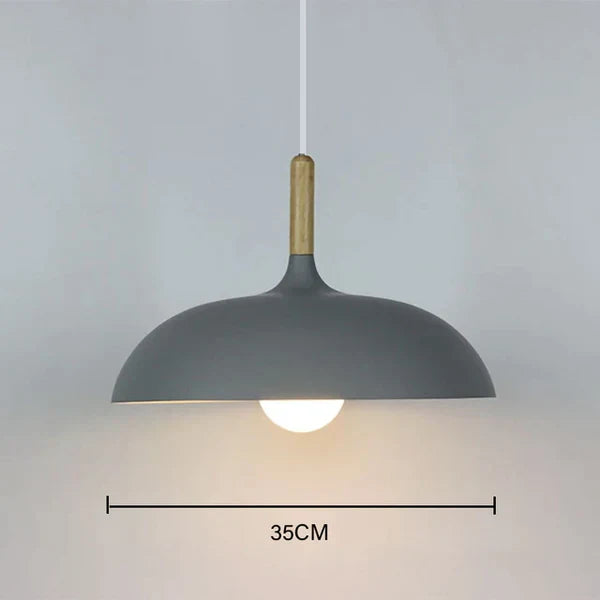 NordicOak – Taklampe layt av nordisk eik