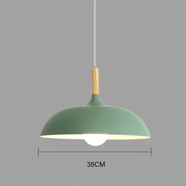 NordicOak – Taklampe layt av nordisk eik