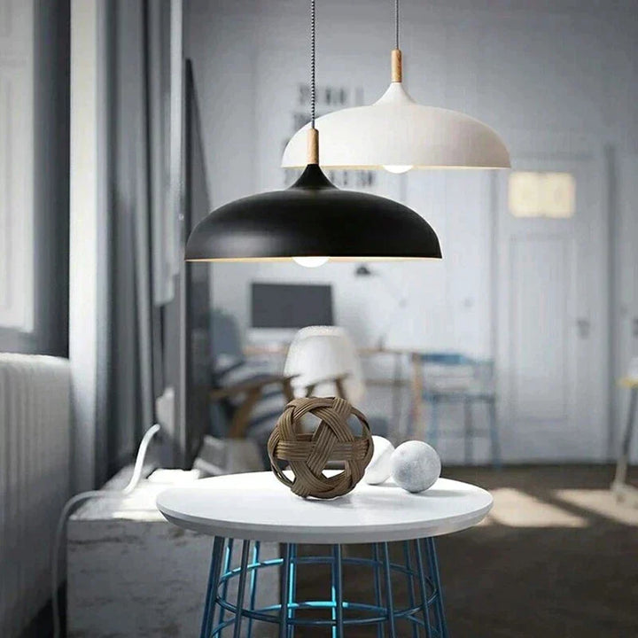 NordicOak – Taklampe layt av nordisk eik