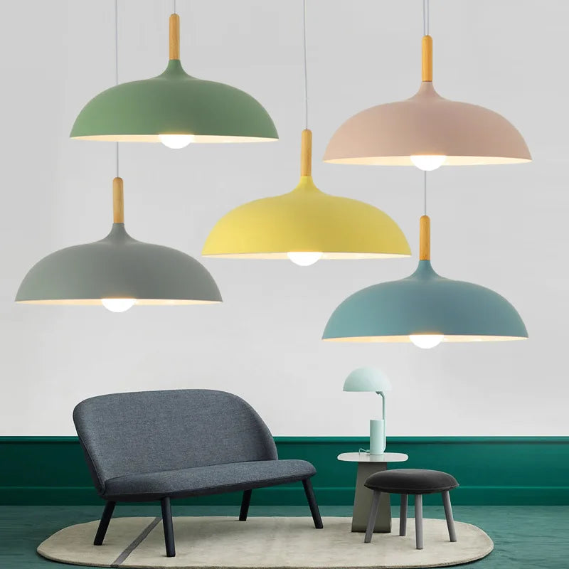 NordicOak – Taklampe layt av nordisk eik
