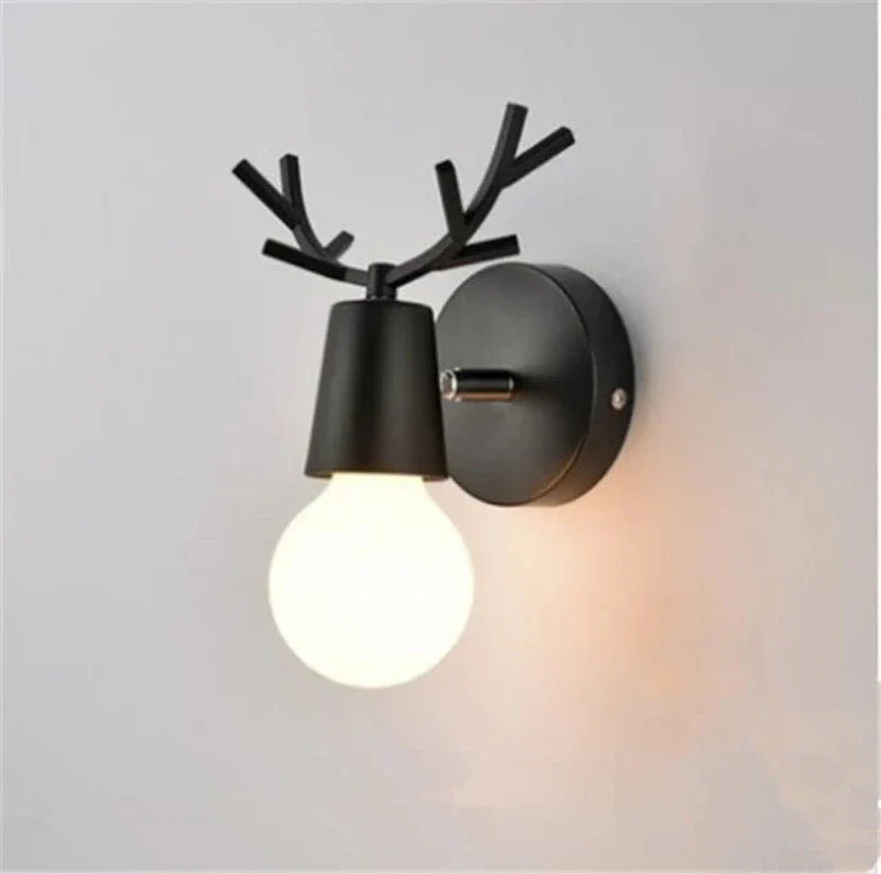 Moderne Gevir Vegglampe – Tre og Metall LED Lys for Barnerom & Stue | Skanto