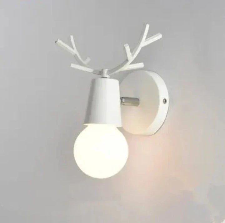 Skanto | BrightStag - Elegant lysestake med gevir-tema