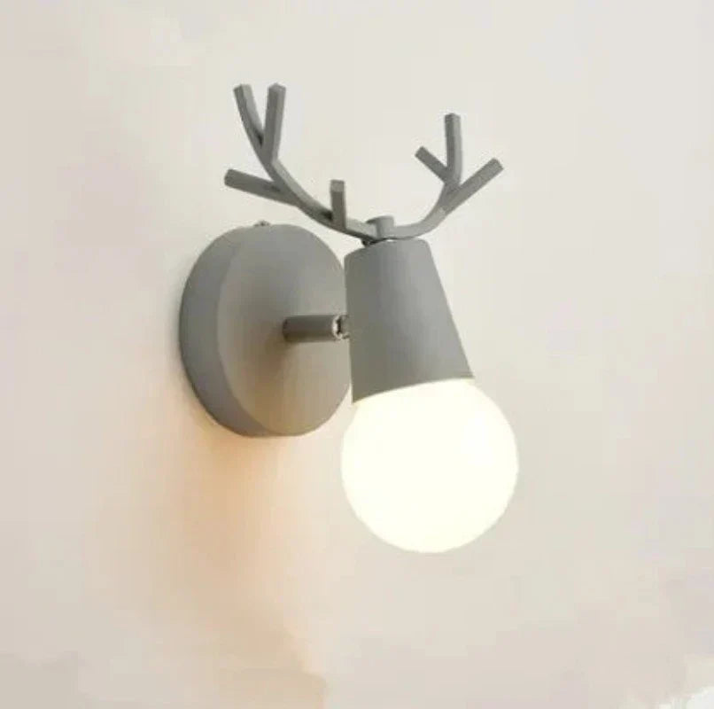 Skanto | BrightStag - Elegant lysestake med gevir-tema