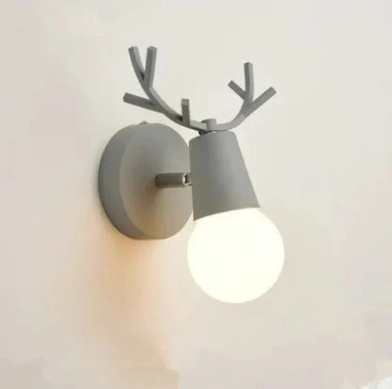 Moderne Gevir Vegglampe – Tre og Metall LED Lys for Barnerom & Stue | Skanto