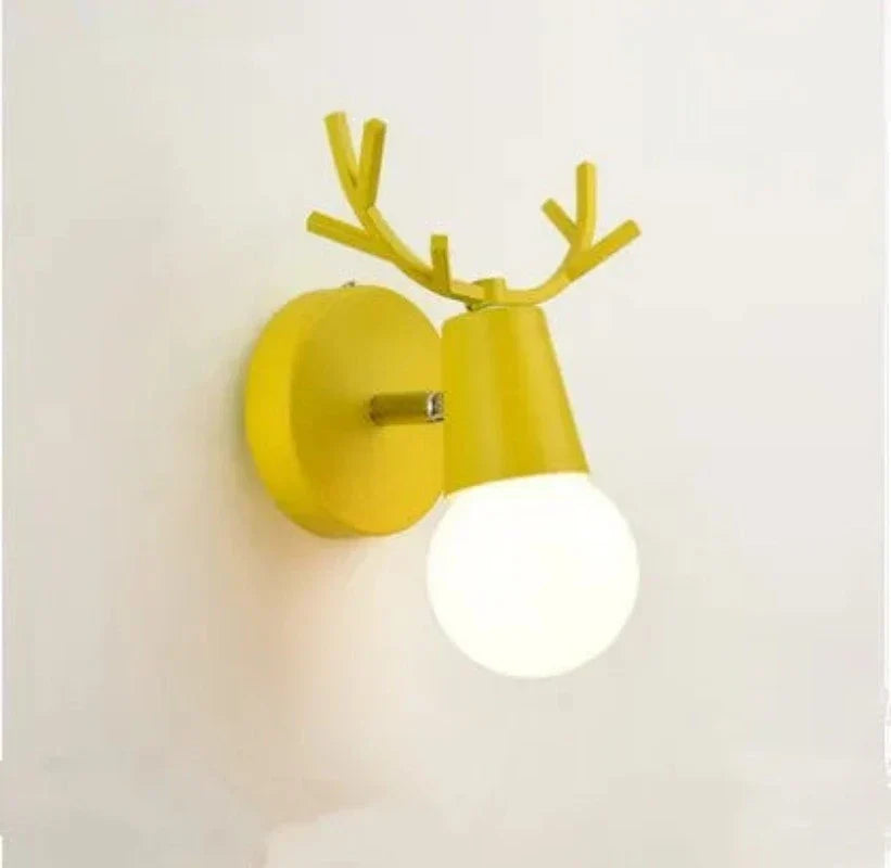 Moderne Gevir Vegglampe – Tre og Metall LED Lys for Barnerom & Stue | Skanto