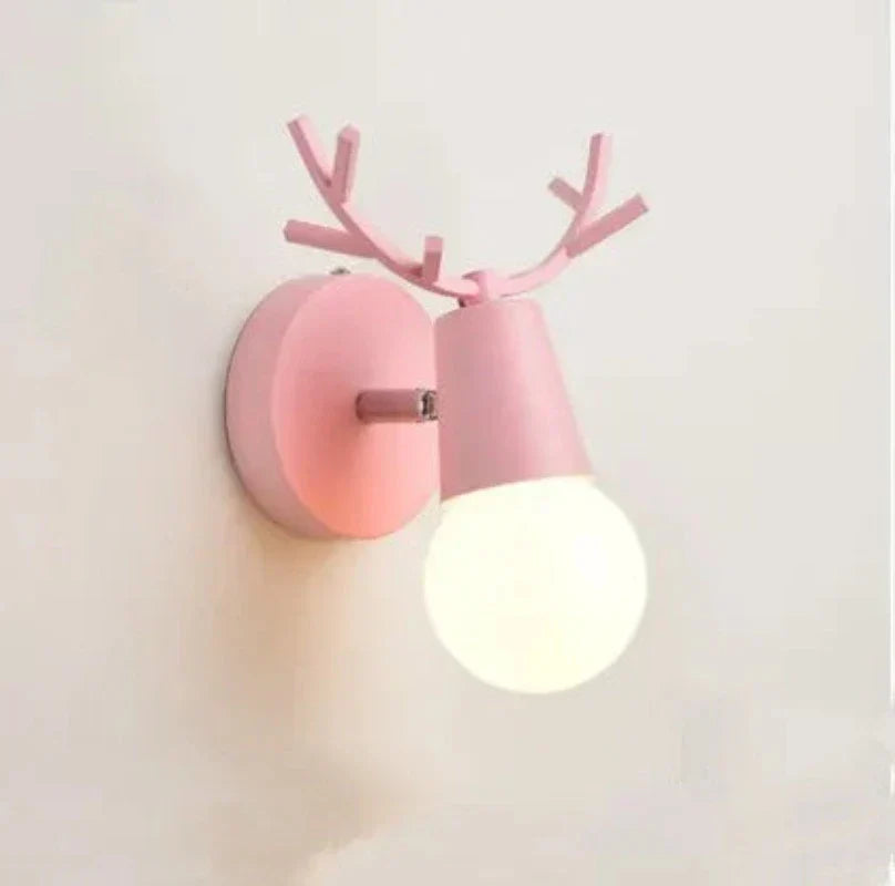 Moderne Gevir Vegglampe – Tre og Metall LED Lys for Barnerom & Stue | Skanto
