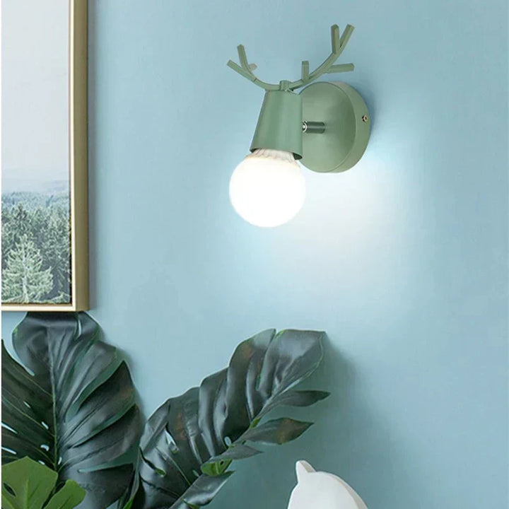 Skanto | BrightStag - Elegant lysestake med gevir-tema