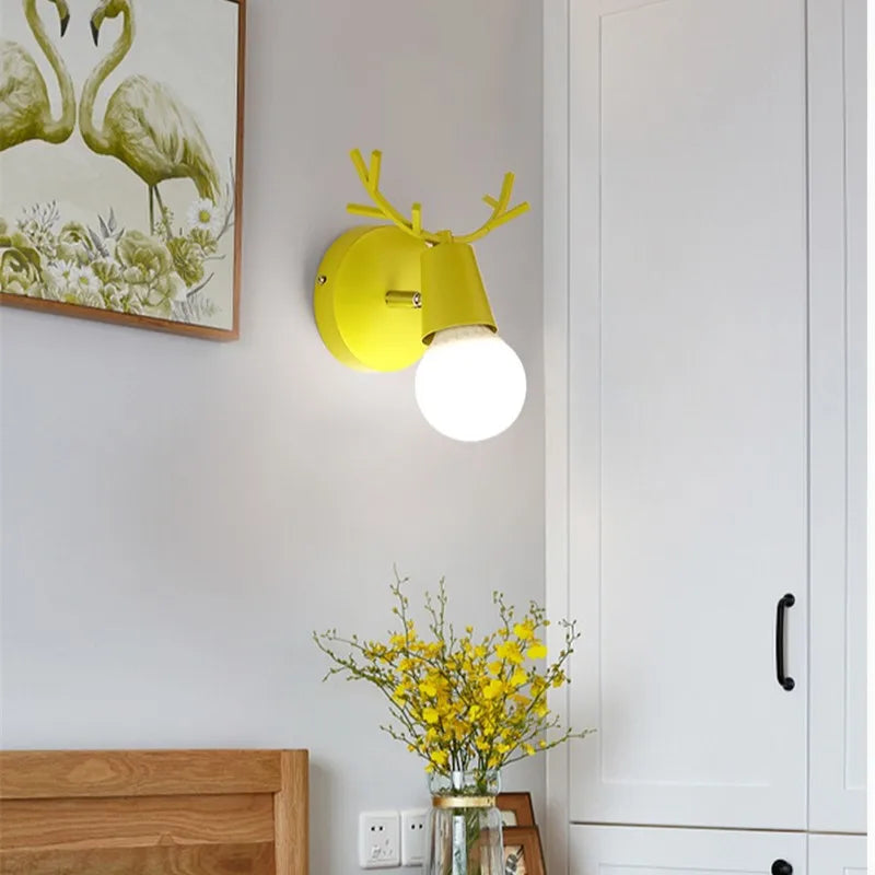 Skanto | BrightStag - Elegant lysestake med gevir-tema