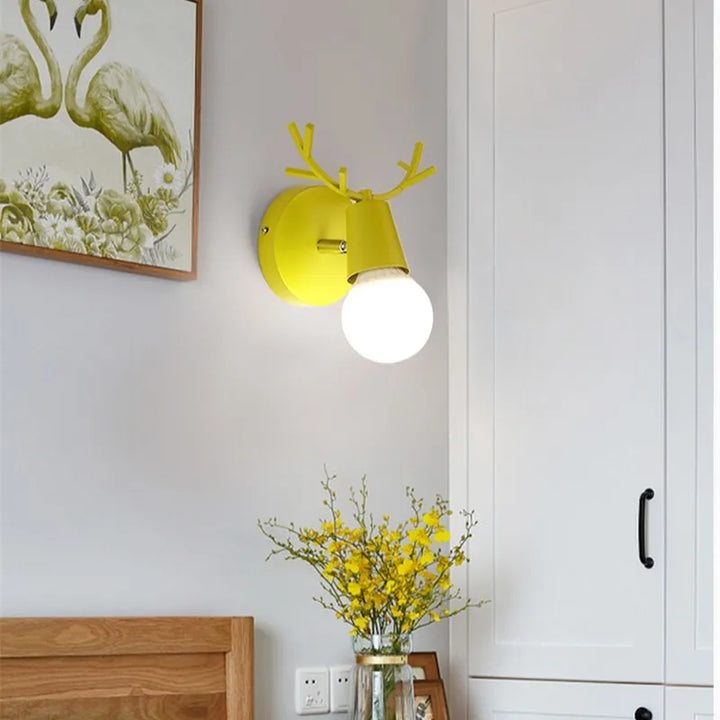 Skanto | BrightStag - Elegant lysestake med gevir-tema
