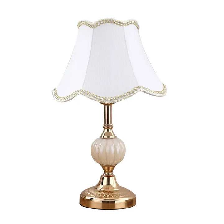 Skanto | Designer bordlampe som kombinerer retro med nordisk minimalisme