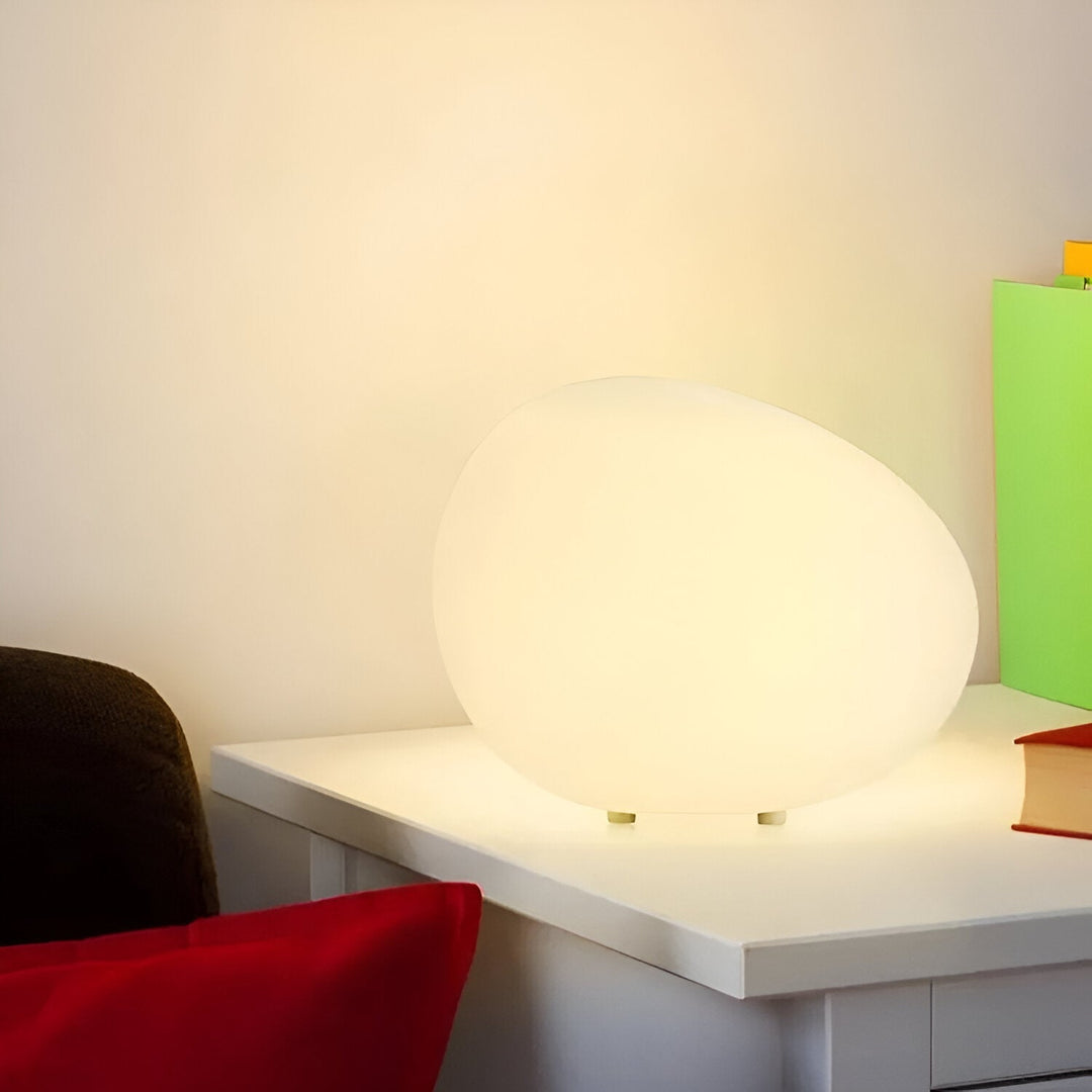Skanto | Rund Metall Bordlampe i Skandinavisk Design
