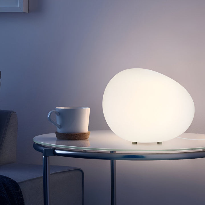 Skanto | Rund Metall Bordlampe i Skandinavisk Design