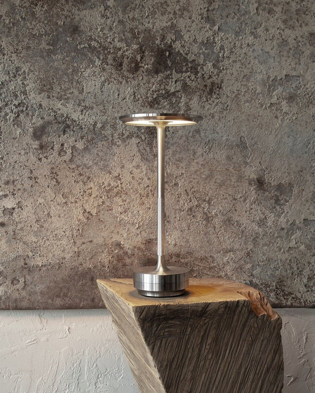 Skanto | NordicaLight Luxe Trådløs Bordlampe for Elegant Belysning