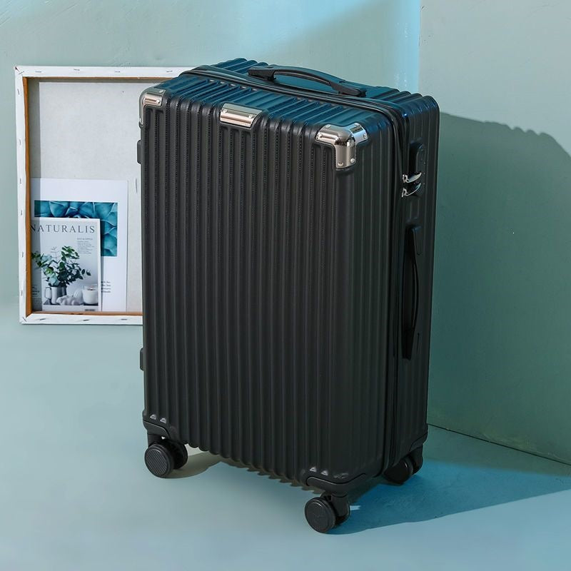 Hardshel suitcase with robust wheel system Skanto