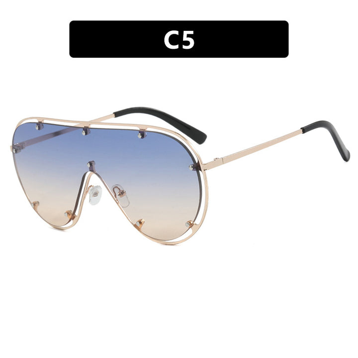 Dame moteriktig oversized solbrille i stilig retro-design Skanto