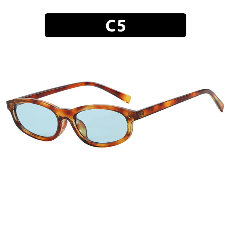 Dame moteriktig solbrille med elegant design Skanto