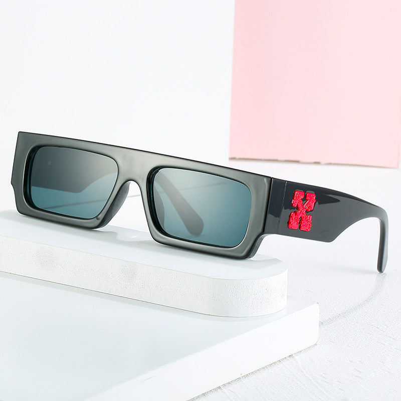 Damer stilige oversized solbriller med unikt design Skanto