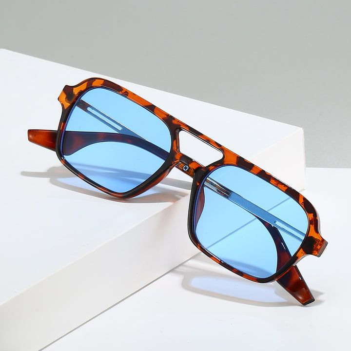 Dame Motetisk Solbrille i moderne design med polariserte glass Skanto