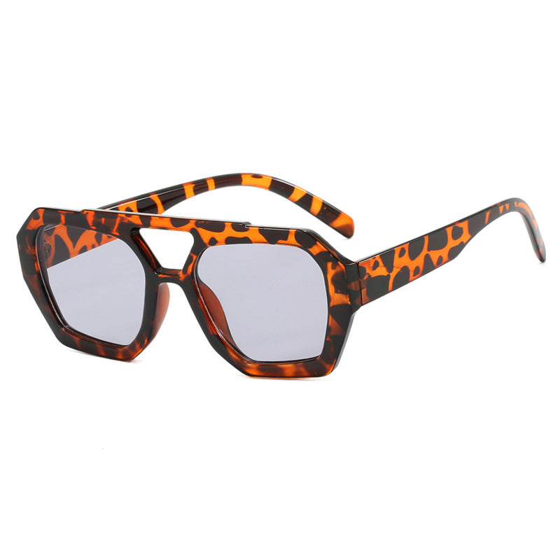 Dame geometrisk solbrille med luksuriøst design Skanto