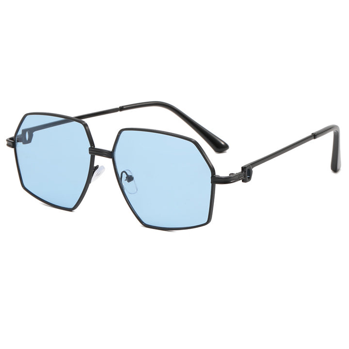 Dame Stilig geometrisk solbrille med edel metallramme Skanto