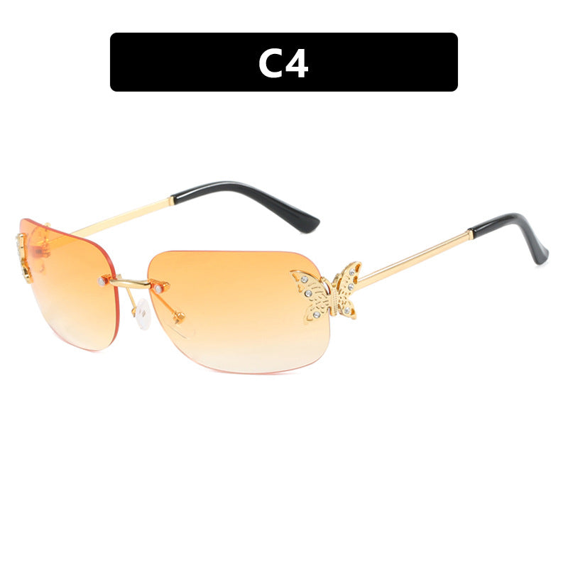 Dame moteriktig solbrille med filigran sommerfugldesign og beskyttende glass Skanto