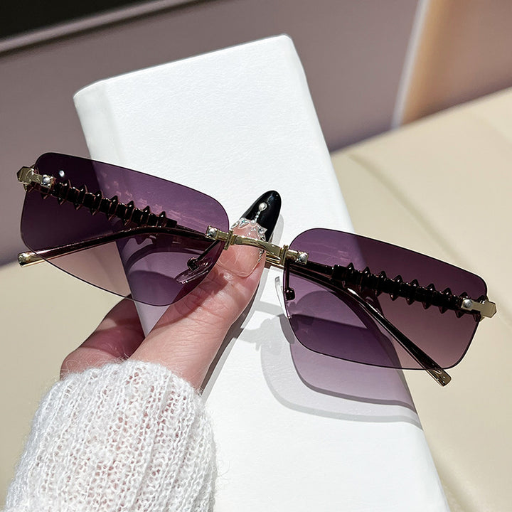 Dame elegant og moteriktig brille Skanto