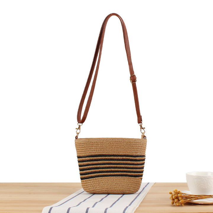 Crossbody bag made of braided natural material with contrasting stripes Skanto
