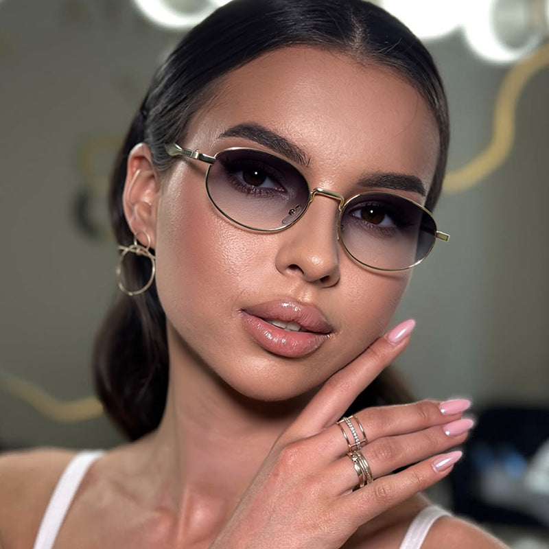 Dame robust rund solbrille med speilglass Skanto