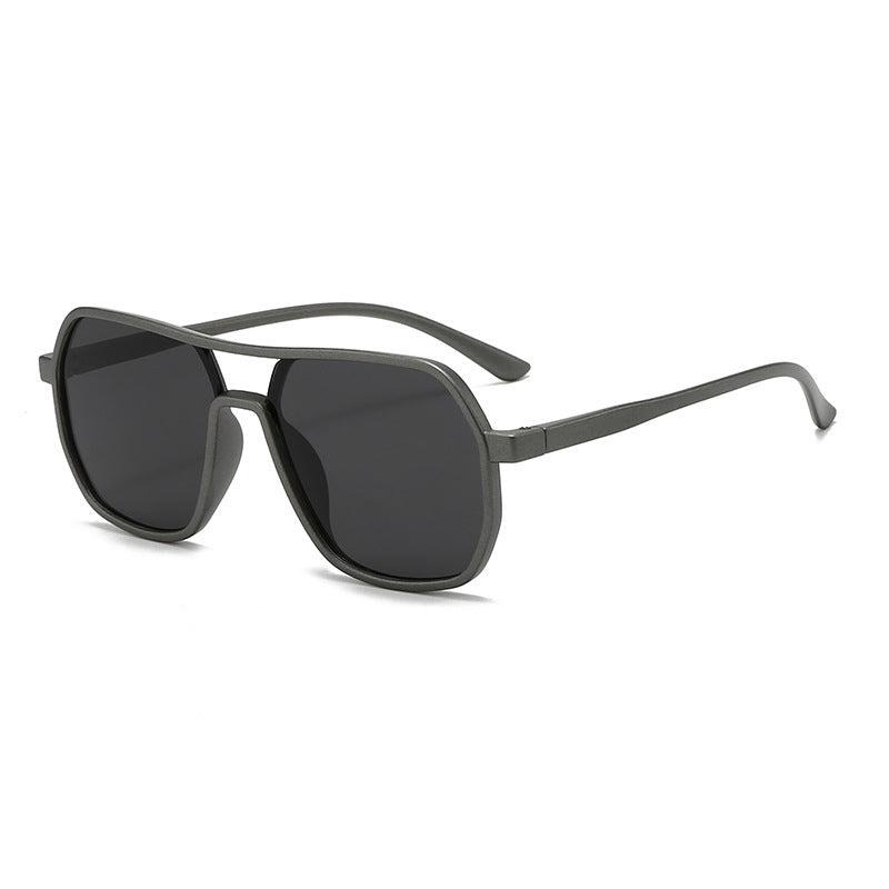 Dame trendy oversized solbriller i moderne design Skanto