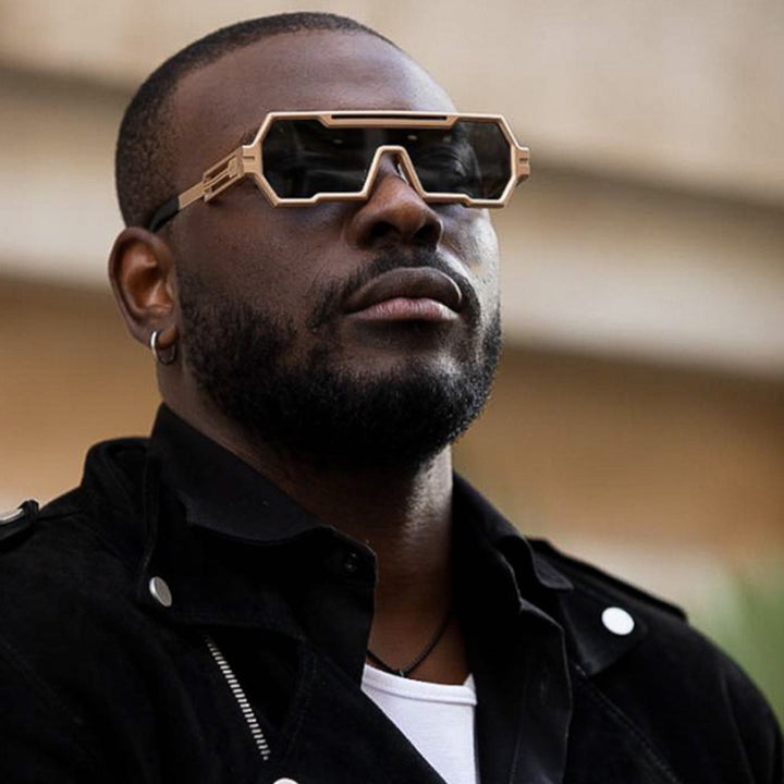 Dame motorisert solbrille i futuristisk design med bred ramme Skanto