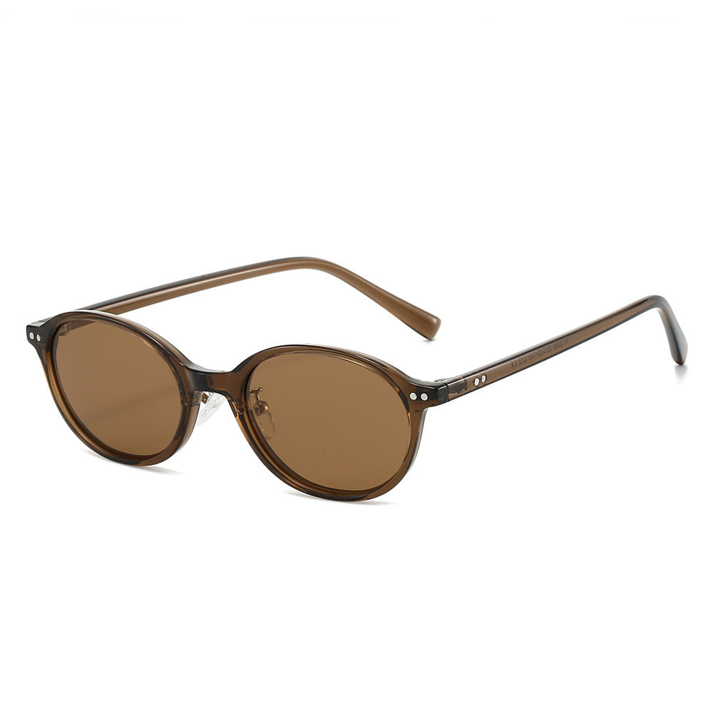 Dame Premium solbrille i elegant oval design Skanto