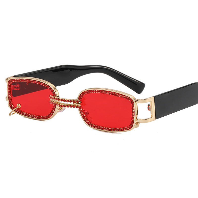 Dame moteriktig solbrille med glitrende krystalramme Skanto