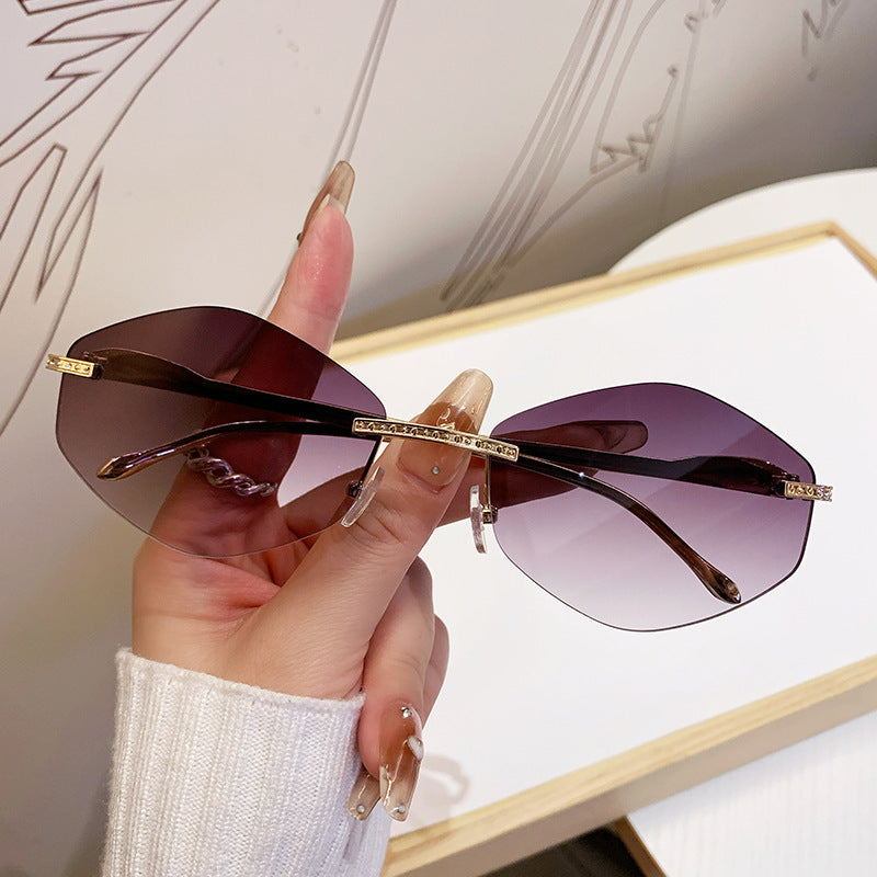 Dame ekstravagant solbrille med glitrende aksenter Skanto