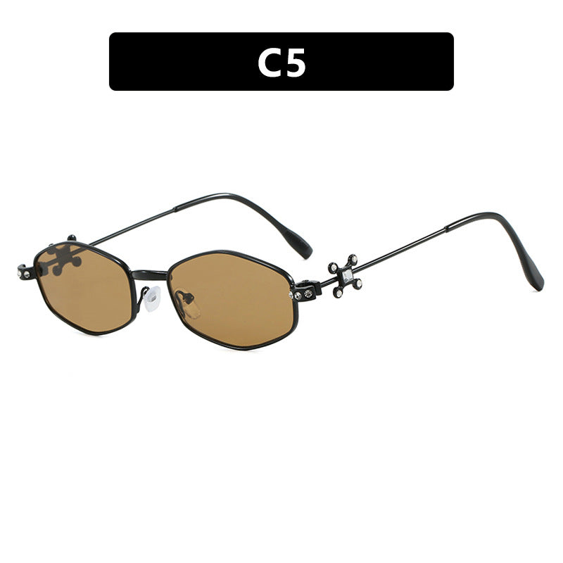 Dame solbrille med elegante akenter og UV-beskyttelse Skanto