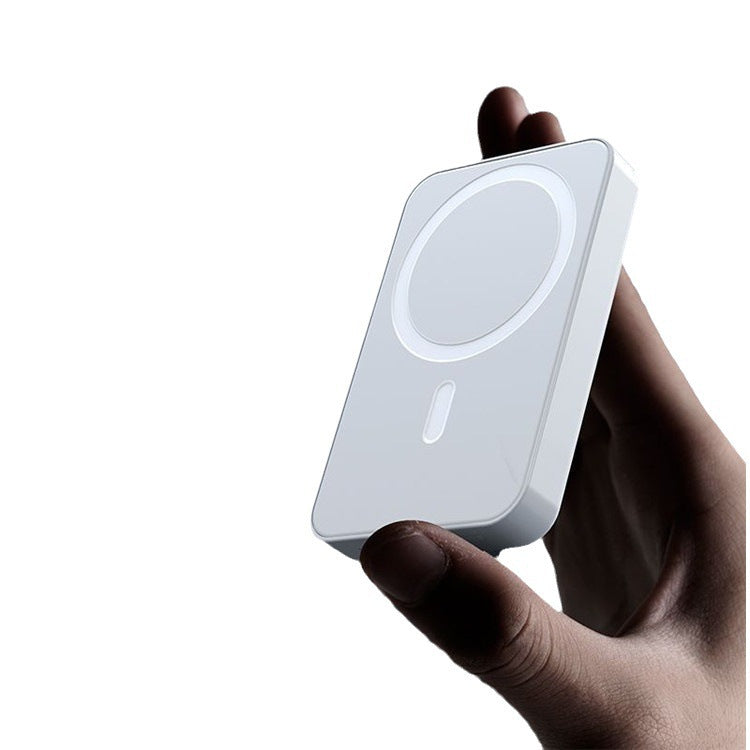 Bærbar powerbank med trådløs hurtiglading og innovativt design Skanto