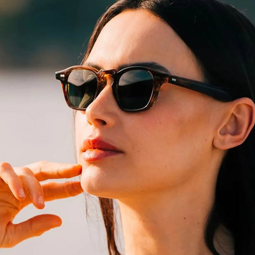 Dame geometrisk solbrille med beskyttende UV-filter og moderne design Skanto