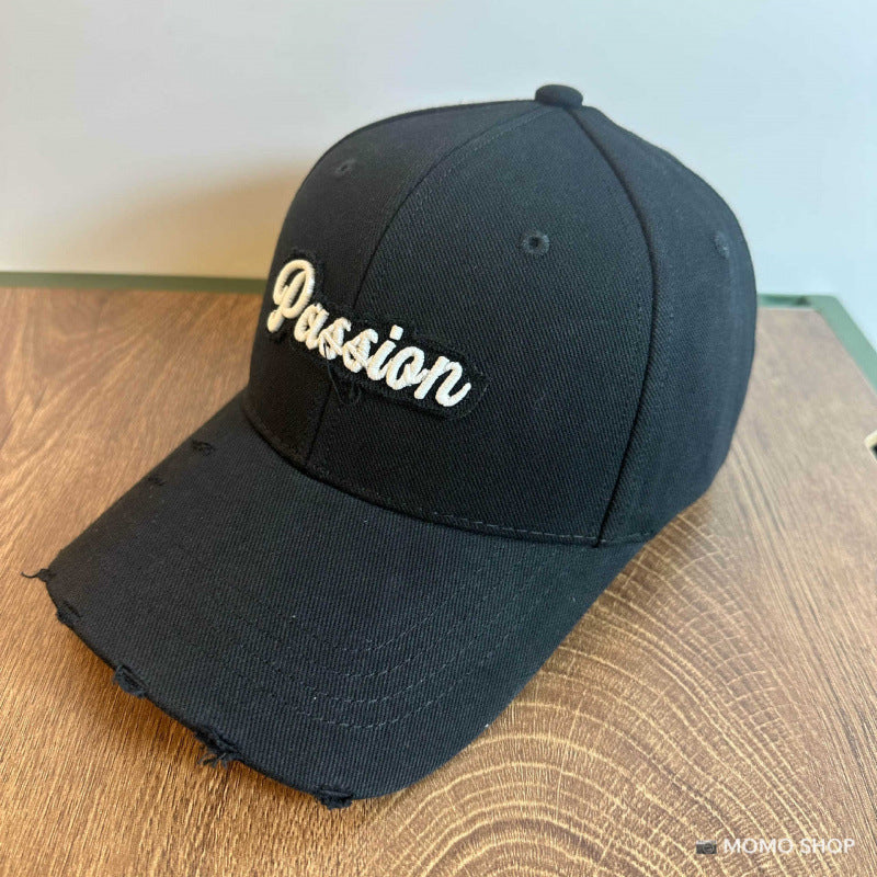 Kvinnes slitt bomull baseballcap med brodert sitat Skanto
