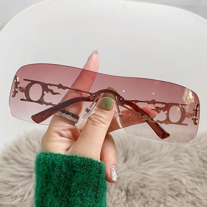 Dame moteriktig solbrille med innovativt design Skanto